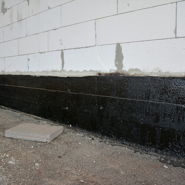 foundation bitumen waterproofing. building house construction with waterproofing spray-on tar. construction techniques for spraying waterproofing basements and foundations.